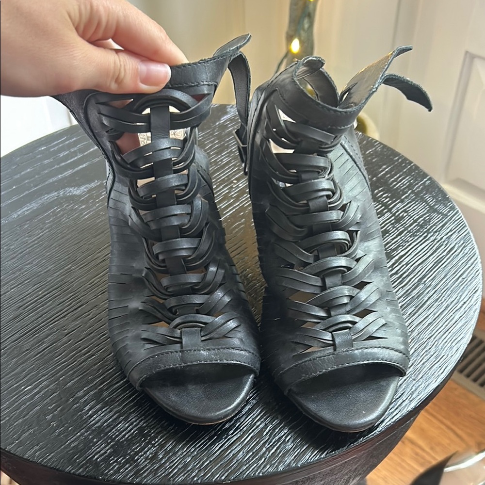 Vince Camuto Black Sandals Modern Design